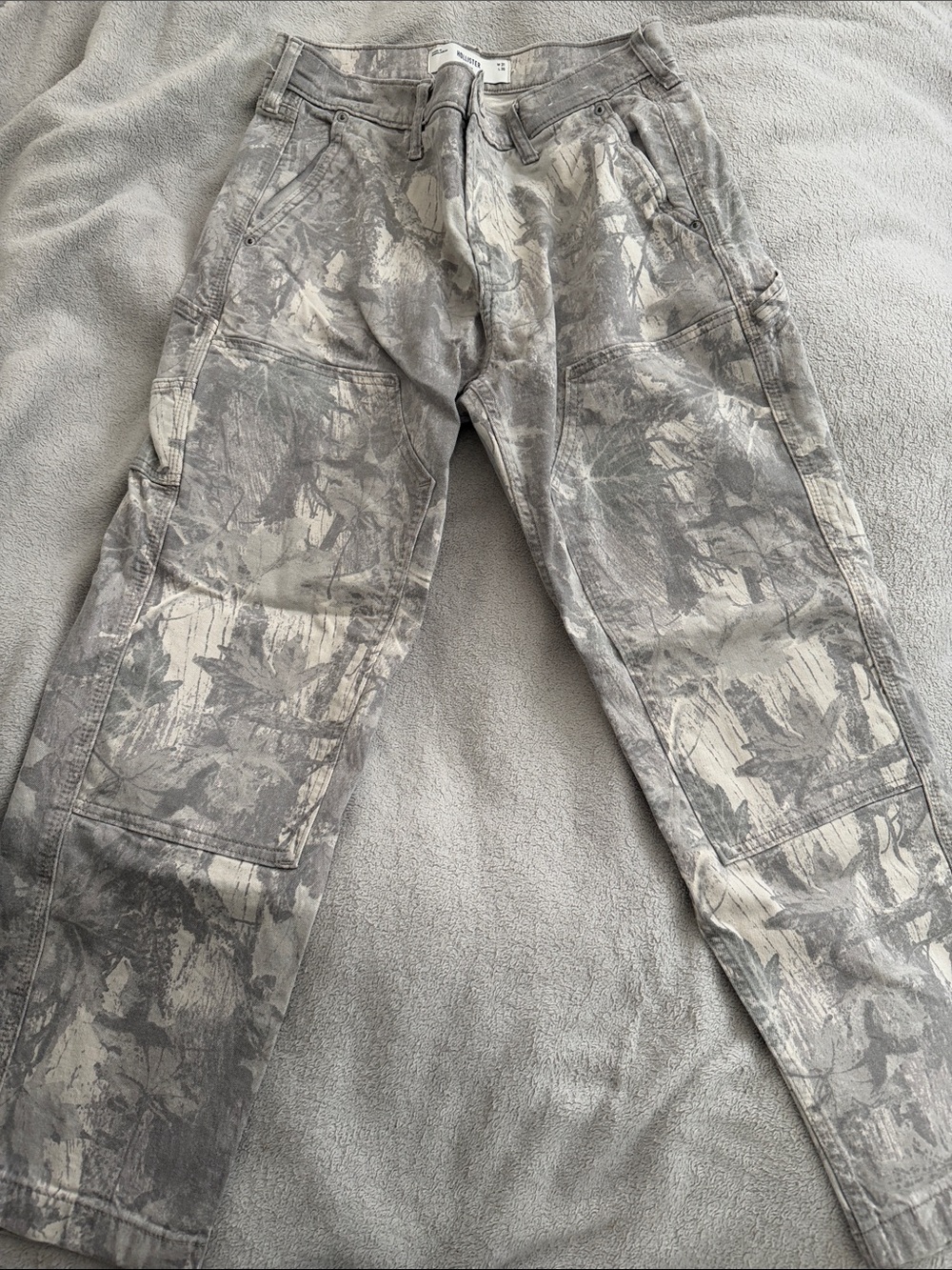 Hollister Men's Gray Abstract Print Cargo Pants